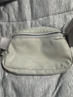 lululemon athletica Light Gray Everywhere Belt Bag - Slim Crossbody Pouch